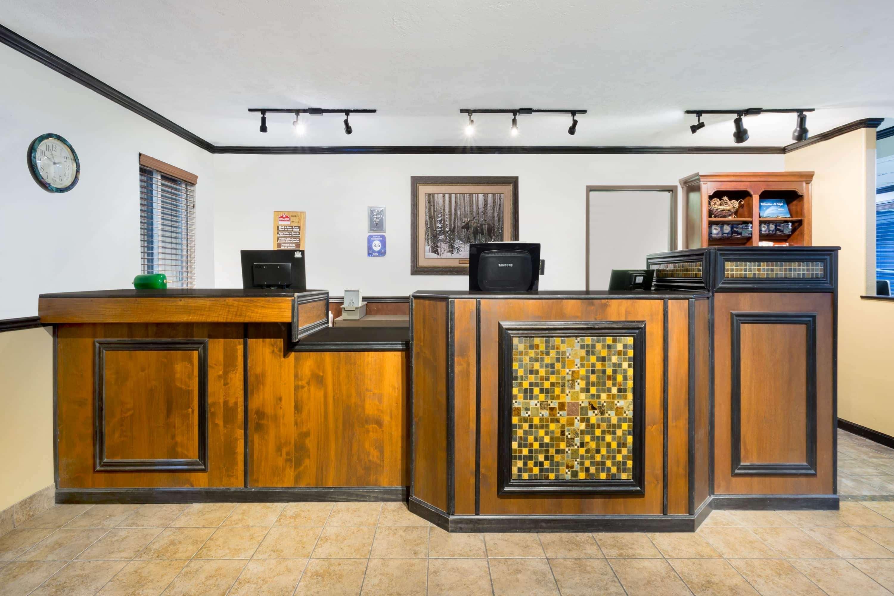 Baymont By Wyndham Bozeman Motel Exterior photo