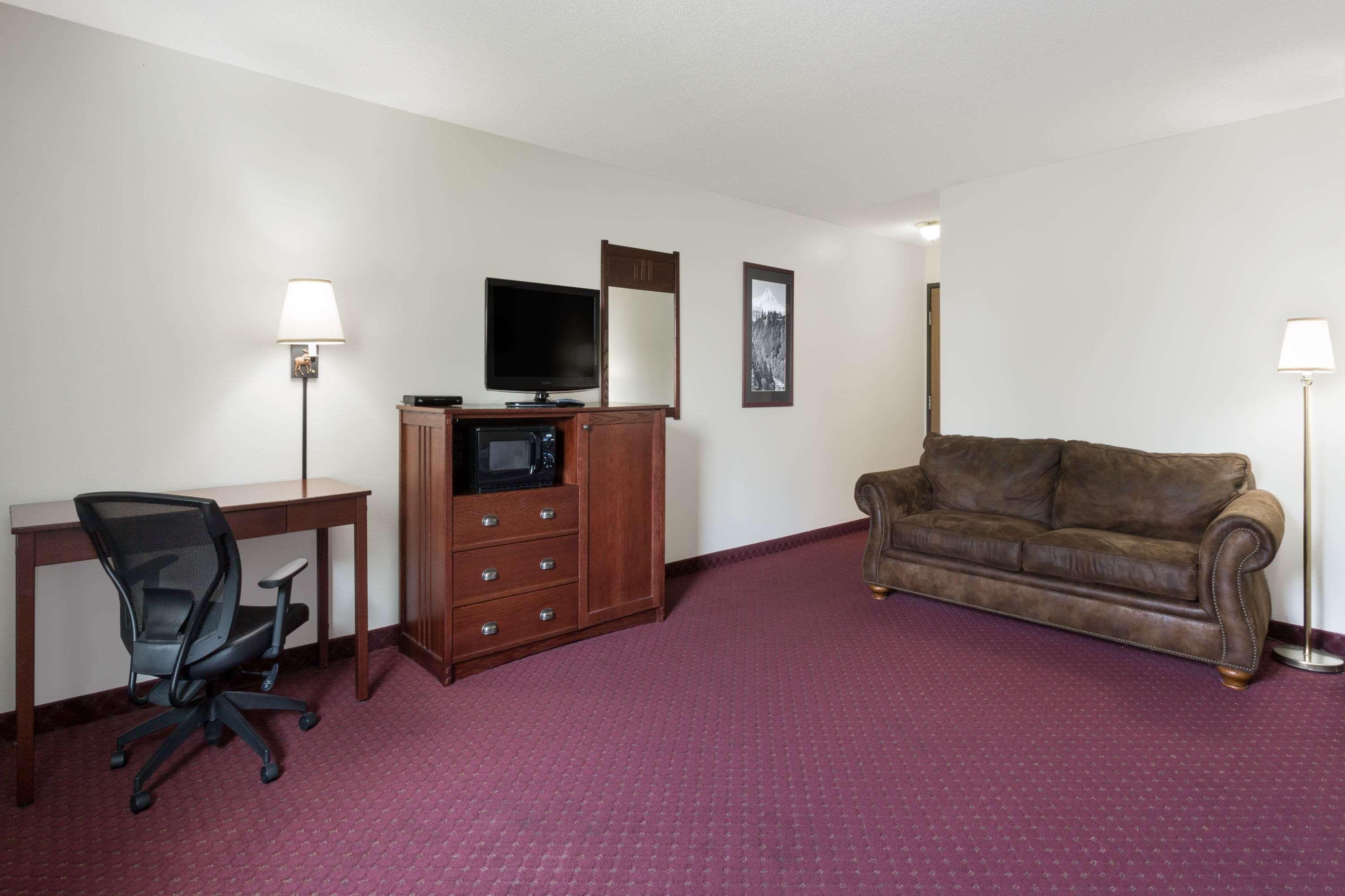 Baymont By Wyndham Bozeman Motel Exterior photo